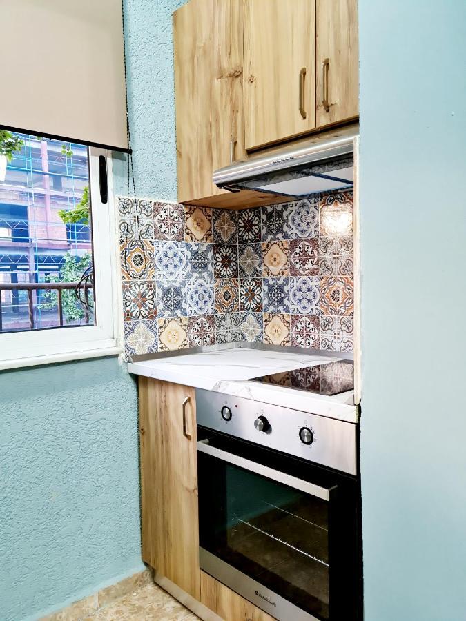 Ferienwohnung 2V1 - 21 Dhjetori Am Tirana Exterior foto
