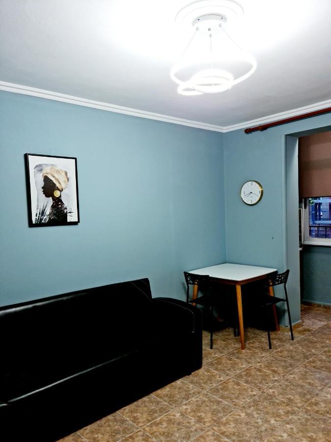 Ferienwohnung 2V1 - 21 Dhjetori Am Tirana Exterior foto