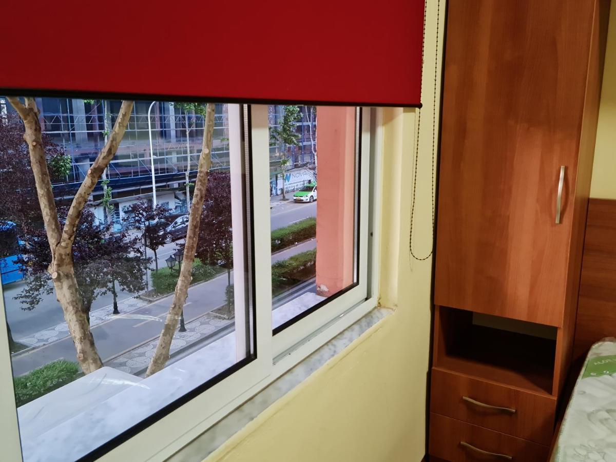Ferienwohnung 2V1 - 21 Dhjetori Am Tirana Exterior foto